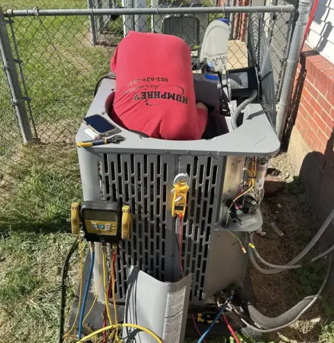 Humphrey AC tech goes all in to fix this unit
